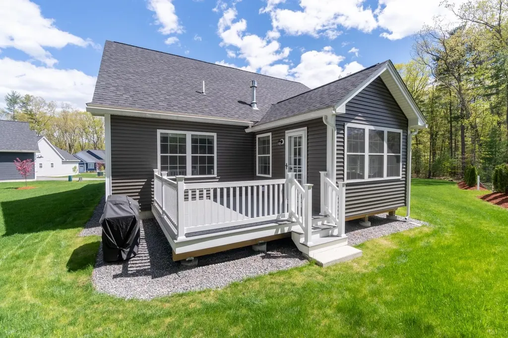 6 Anita Drive Hudson NH 03051