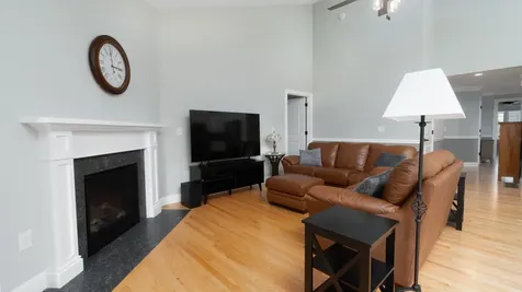 6 Anita Drive Hudson NH 03051