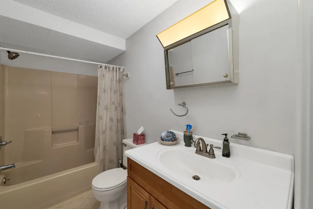 2 Aspen Lane Merrimack NH 03054