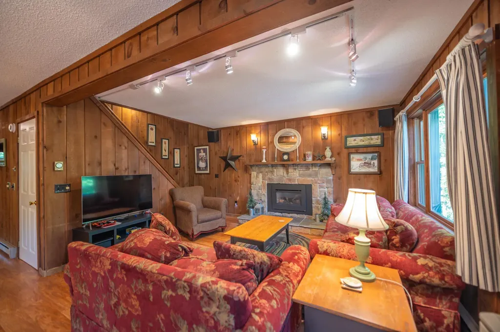 49 West Road Wilmington VT 05363