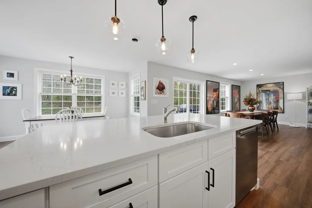 12 Sandybrook Drive Raymond NH 03077