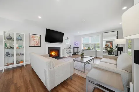 12 Sandybrook Drive Raymond NH 03077