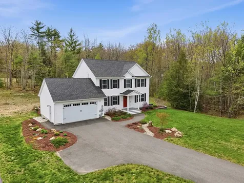 12 Sandybrook Drive Raymond NH 03077