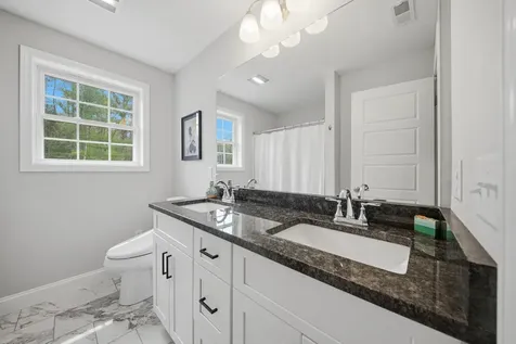12 Sandybrook Drive Raymond NH 03077