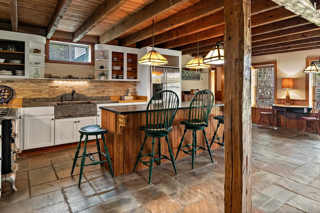 1576 Ferry Road Charlotte VT 05445