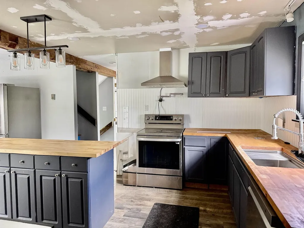 128 Roberts Hill Road Claremont NH 03743