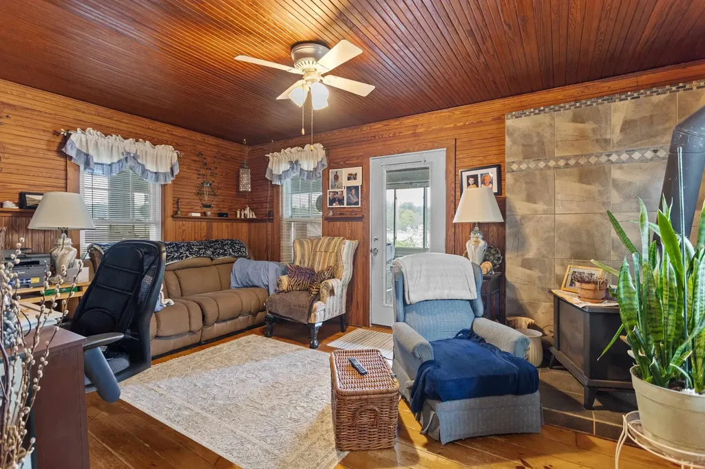 16 Gardner Road Windham NH 03087