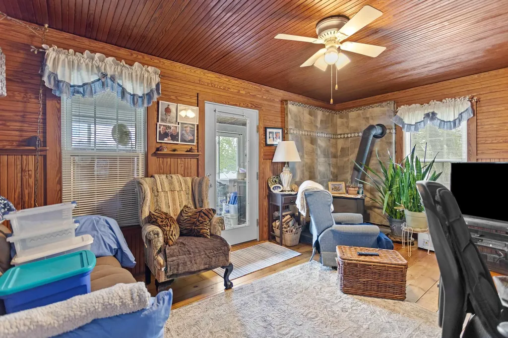 16 Gardner Road Windham NH 03087