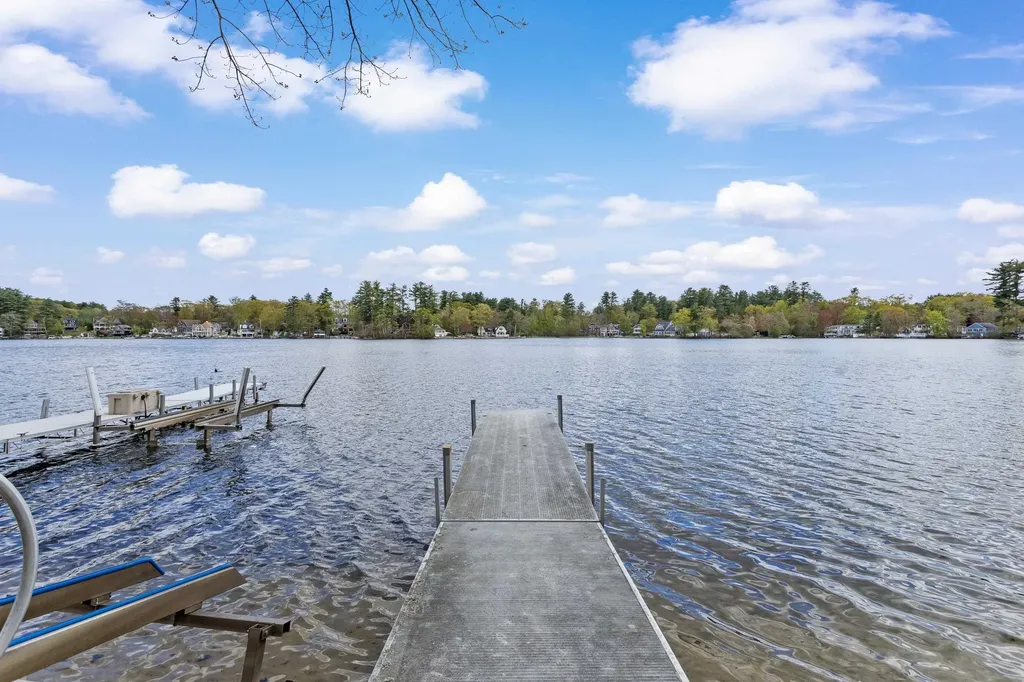 16 Gardner Road Windham NH 03087