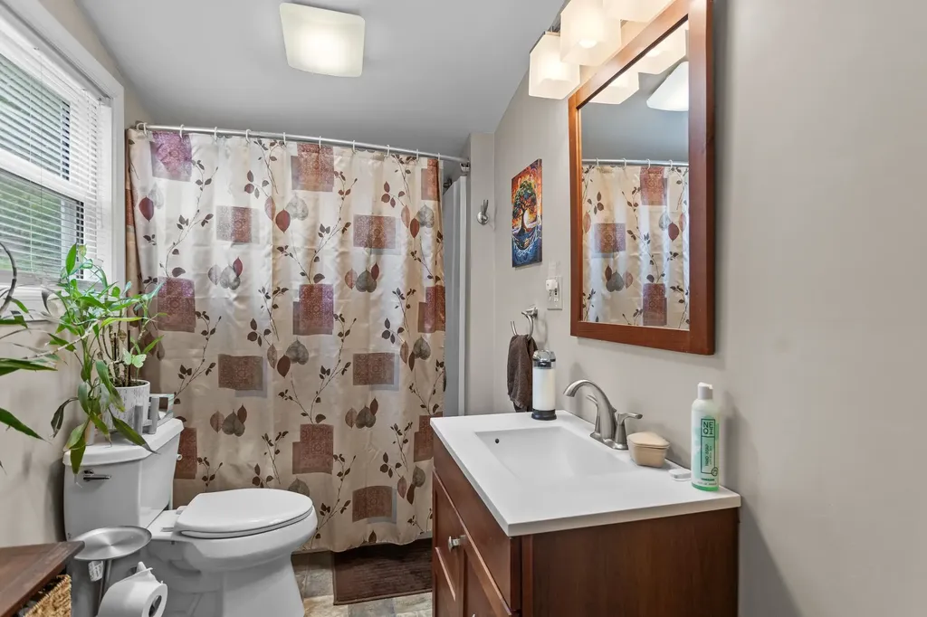 16 Gardner Road Windham NH 03087