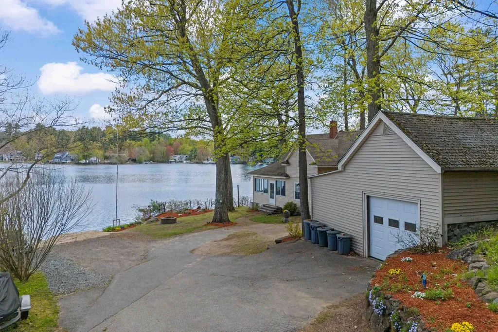 16 Gardner Road Windham NH 03087