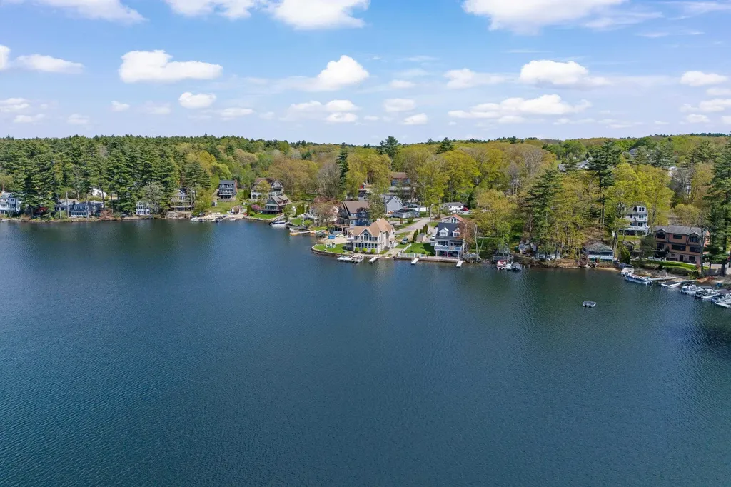 16 Gardner Road Windham NH 03087