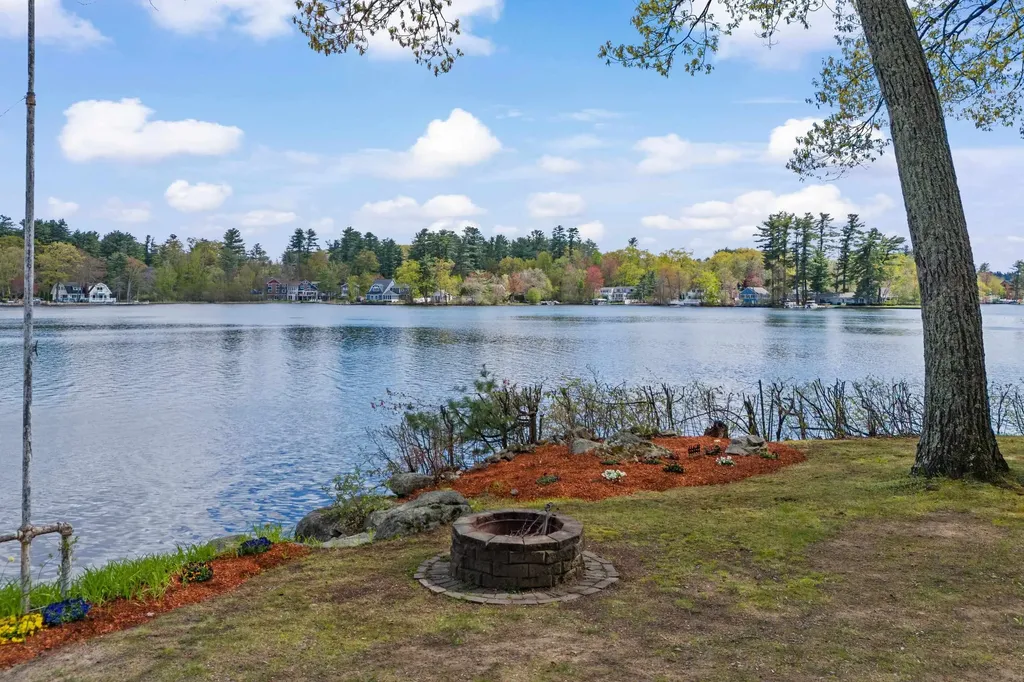 16 Gardner Road Windham NH 03087