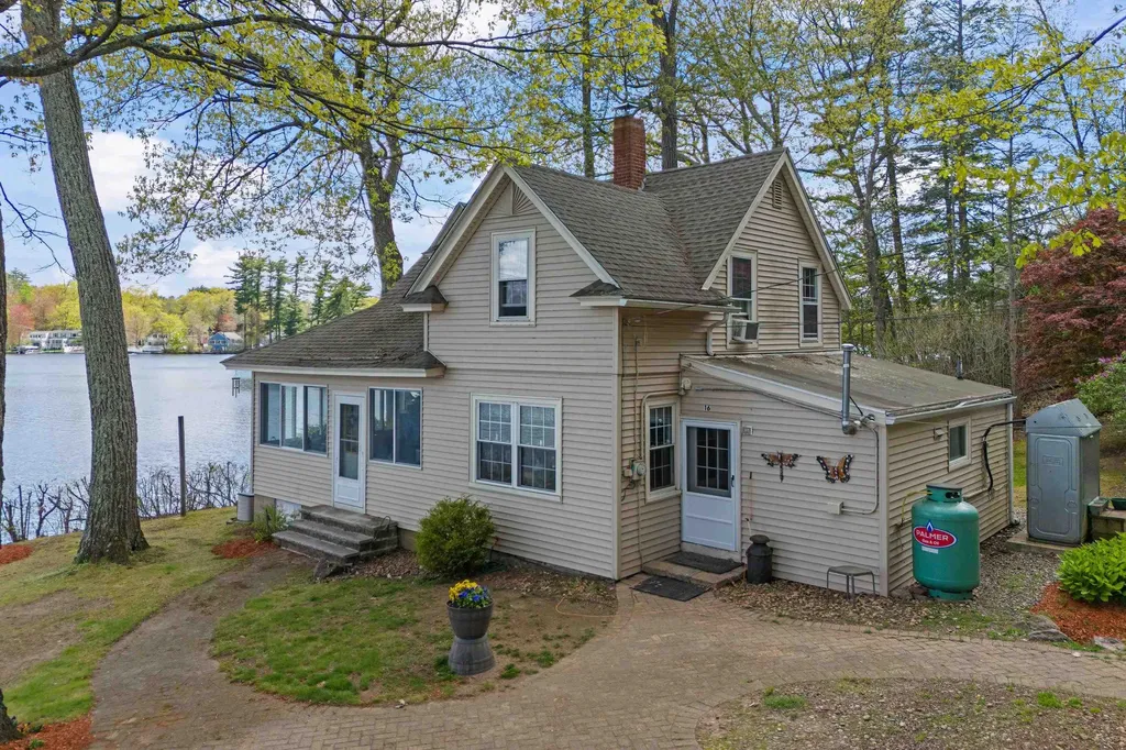 16 Gardner Road Windham NH 03087