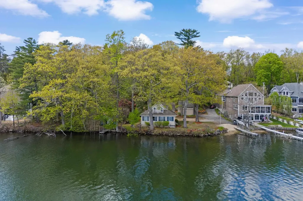 16 Gardner Road Windham NH 03087