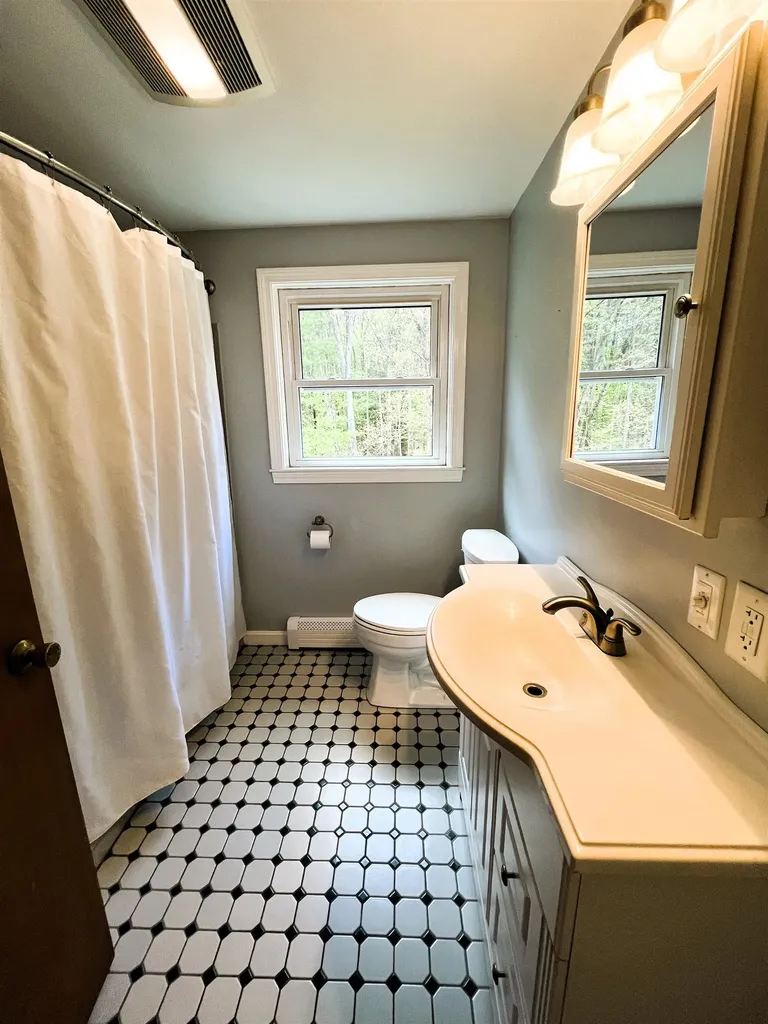 19 Edgewood Street Milford NH 03055