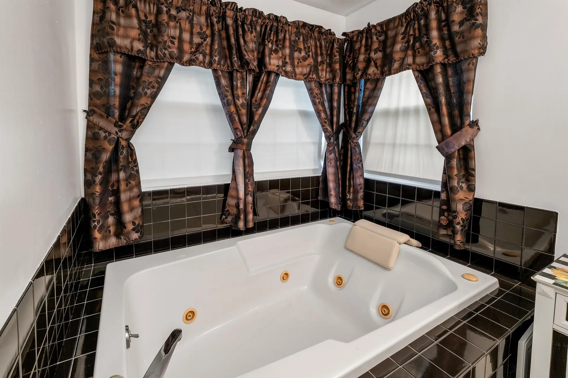 4 Jennifer Drive Pelham NH 03076
