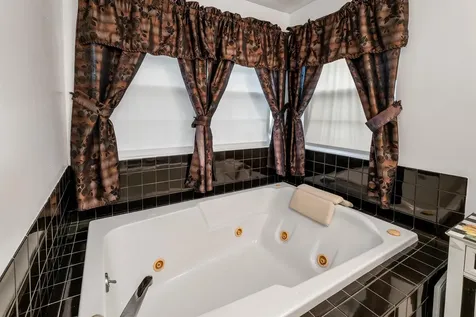 4 Jennifer Drive Pelham NH 03076