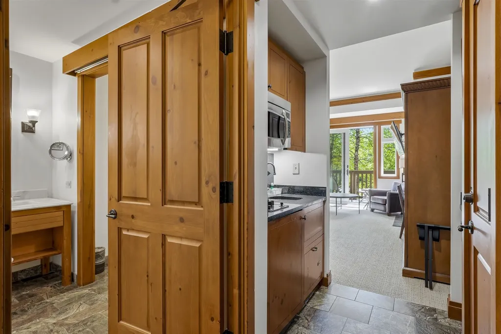 7412 Mountain Road Stowe VT 05672