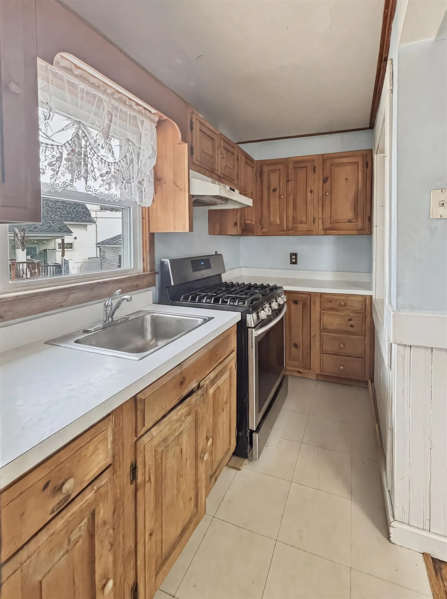 808 Grove Street Manchester NH 03103