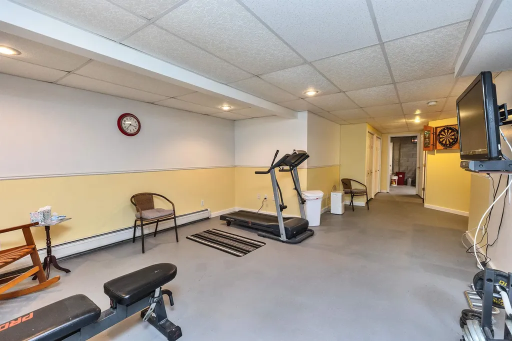6 Nancy Lane Hooksett NH 03106