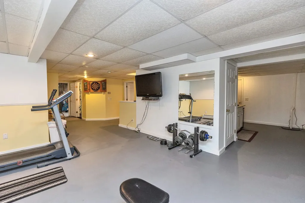 6 Nancy Lane Hooksett NH 03106