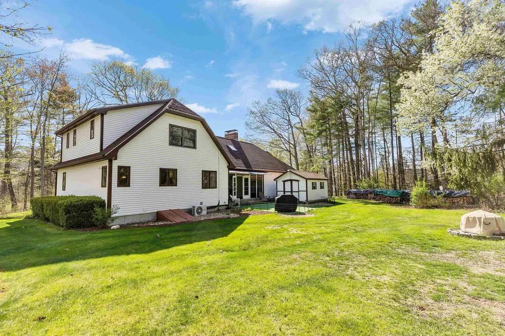 6 Nancy Lane Hooksett NH 03106