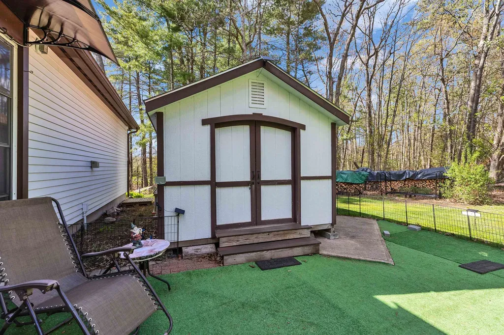 6 Nancy Lane Hooksett NH 03106