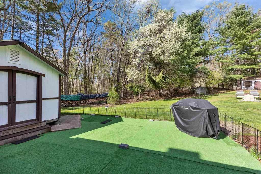6 Nancy Lane Hooksett NH 03106