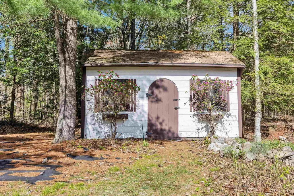 6 Nancy Lane Hooksett NH 03106