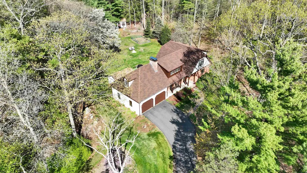 6 Nancy Lane Hooksett NH 03106