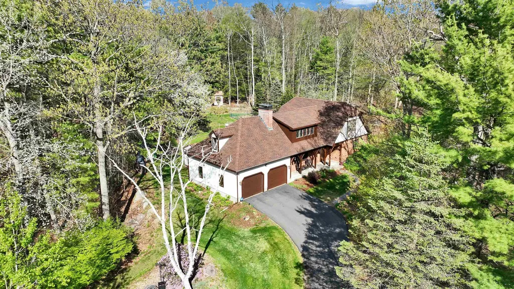 6 Nancy Lane Hooksett NH 03106