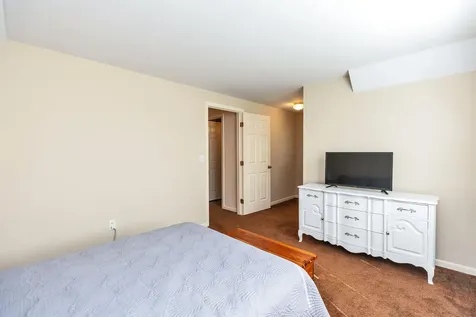 6 Nancy Lane Hooksett NH 03106
