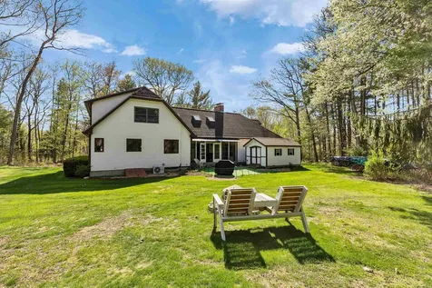 6 Nancy Lane Hooksett NH 03106