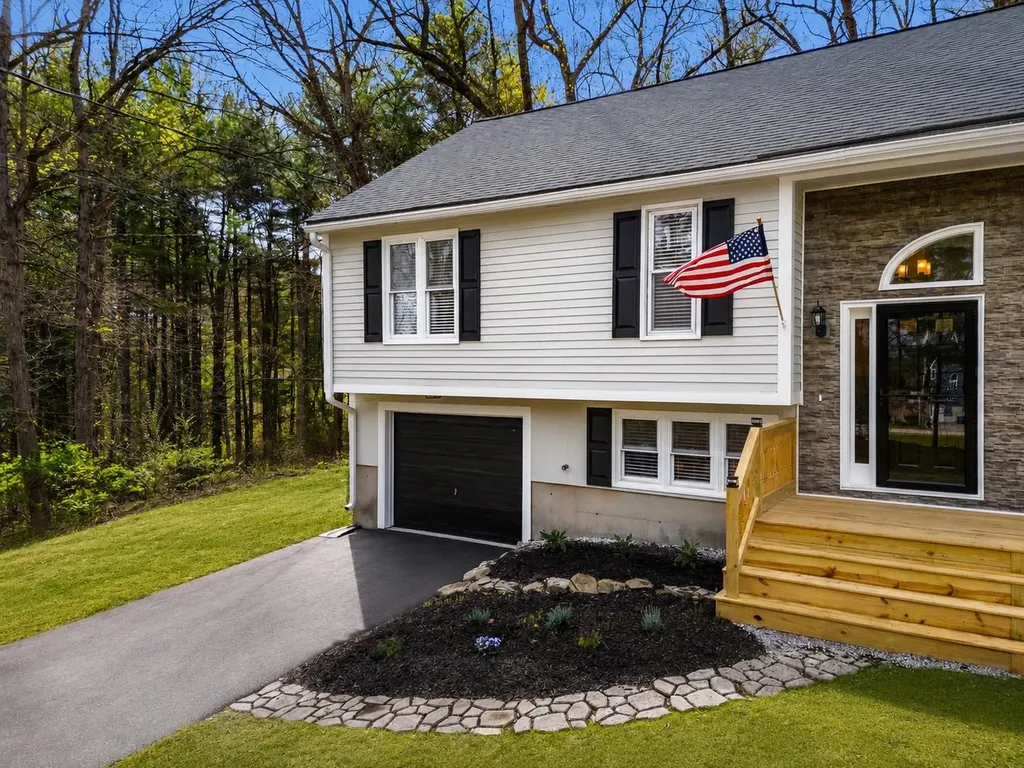 7B Kingston Way Hudson NH 03051