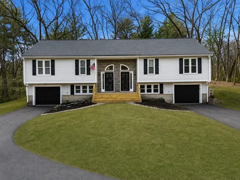 7B Kingston Way Hudson NH 03051