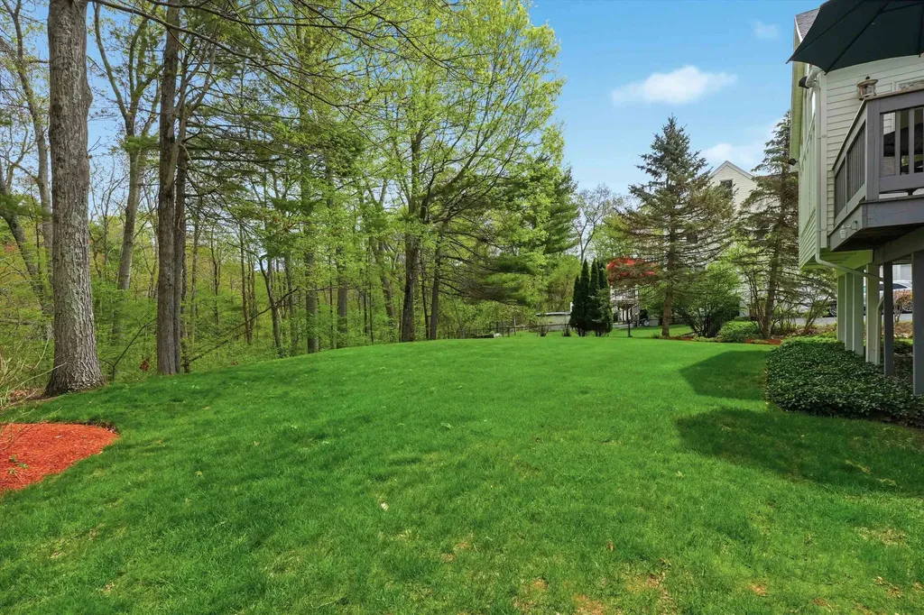 17 Village Drive Atkinson NH 03811-2111