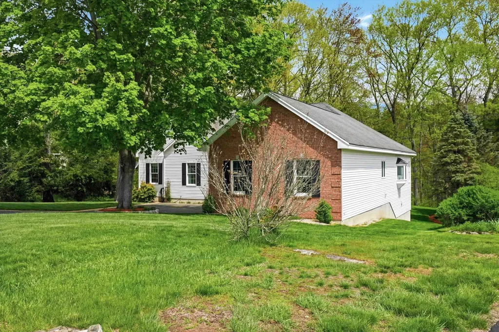 17 Village Drive Atkinson NH 03811-2111