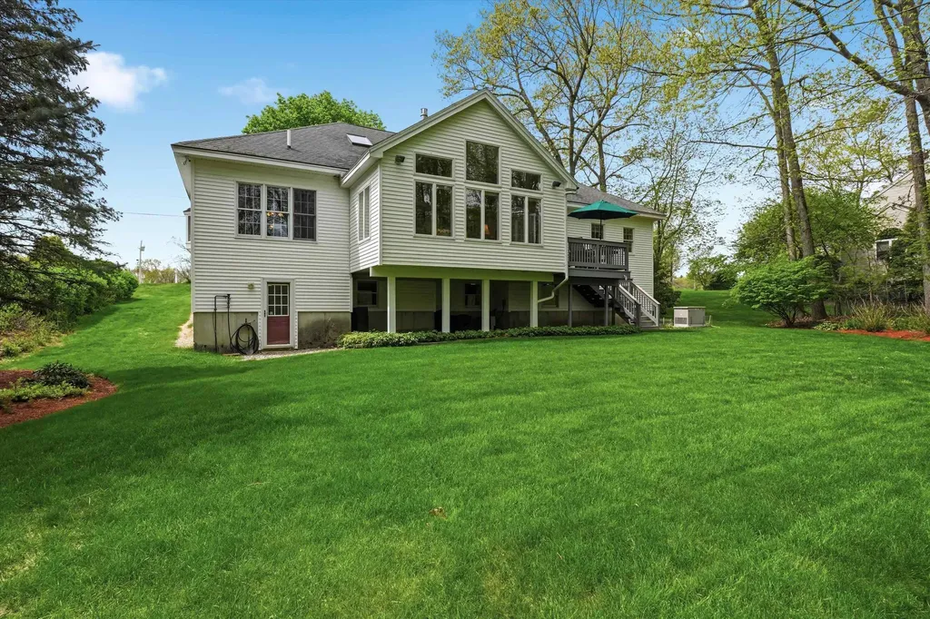 17 Village Drive Atkinson NH 03811-2111