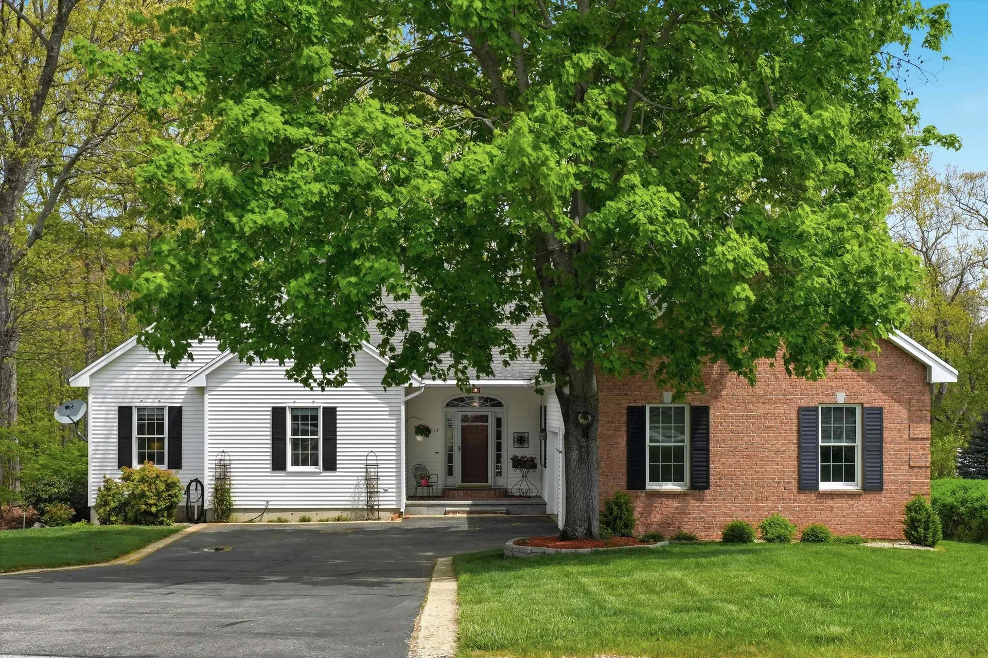 17 Village Drive Atkinson NH 03811-2111