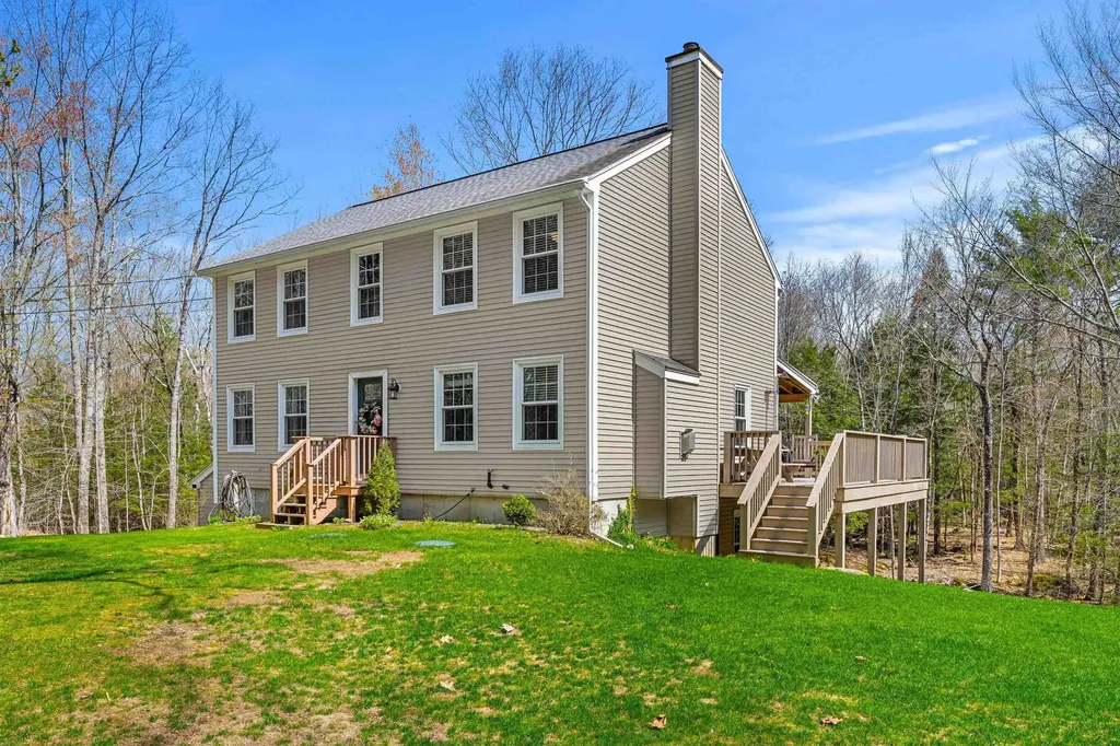 75 Mcdaniel Shore Drive Barrington NH 03825