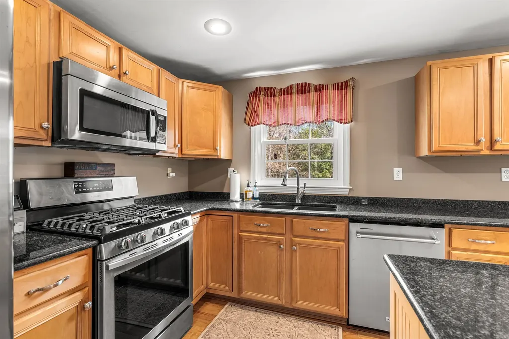 75 Mcdaniel Shore Drive Barrington NH 03825