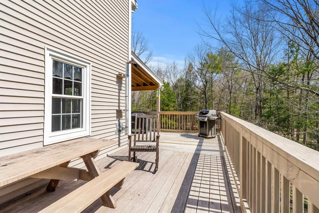 75 Mcdaniel Shore Drive Barrington NH 03825