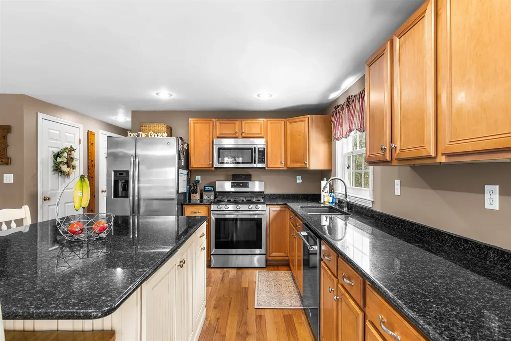 75 Mcdaniel Shore Drive Barrington NH 03825