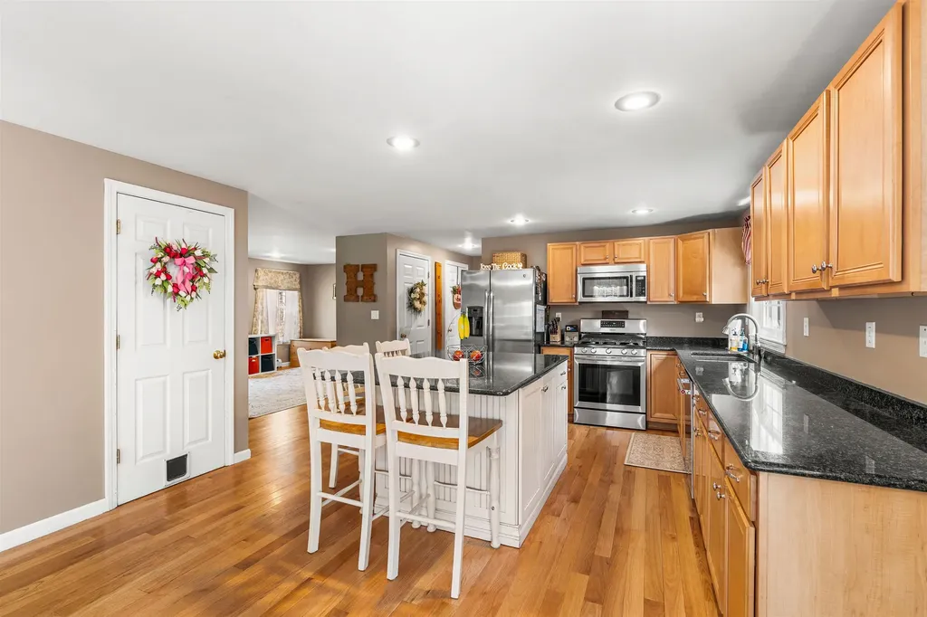 75 Mcdaniel Shore Drive Barrington NH 03825