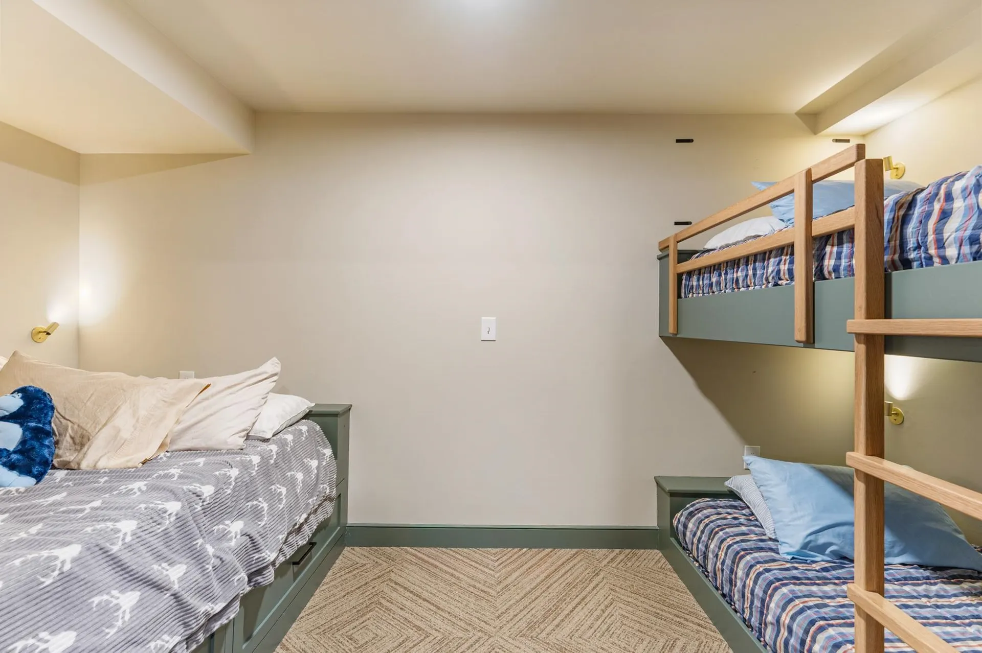 14 Wiggin Way Stratham NH 03885