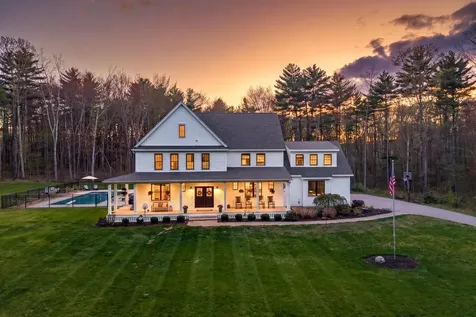 14 Wiggin Way Stratham NH 03885