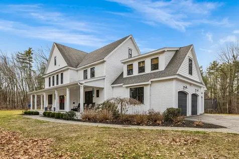 14 Wiggin Way Stratham NH 03885