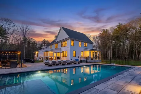 14 Wiggin Way Stratham NH 03885