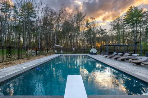 14 Wiggin Way Stratham NH 03885